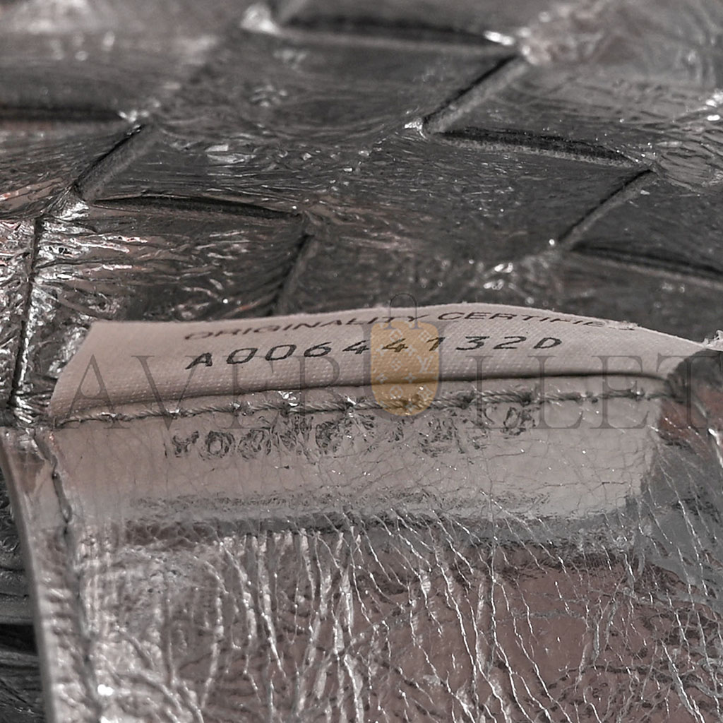 bo*te*ga Ve*ne*ta mirror laminated nappa intrecciato sardine bag silver (33*24*3cm)